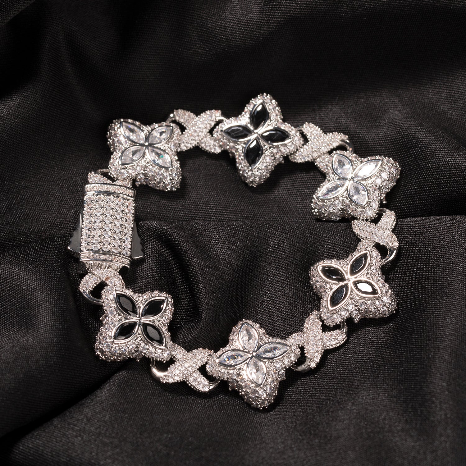 Pulsera Hip-Hop Infinite con Trébol de Cuatro Hojas y Circonitas 5A