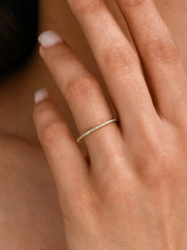 Anillo de Plata de Ley 925 con Circonitas de Lujo