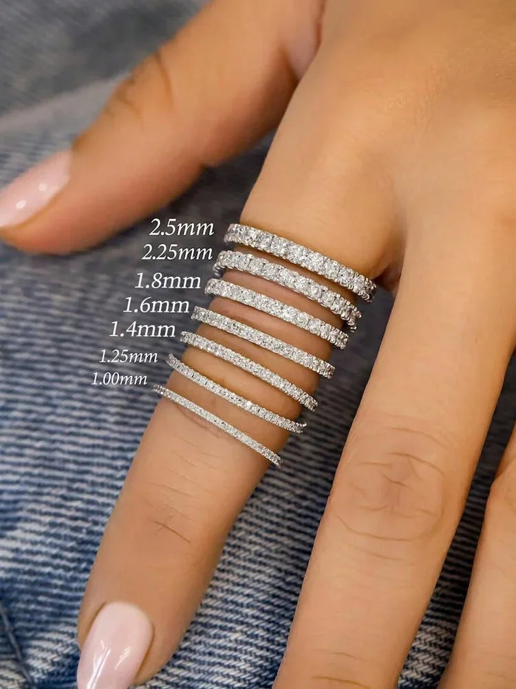 Anillo de Plata de Ley 925 con Circonitas de Lujo