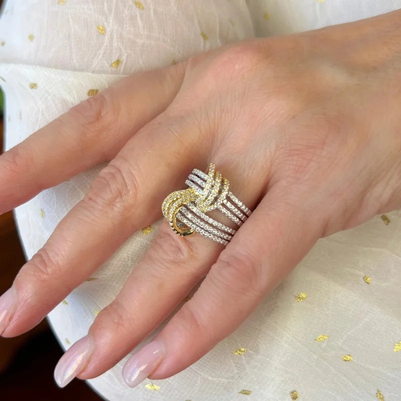 Anillo de Lujo con Circonitas Cúbicas para Mujer