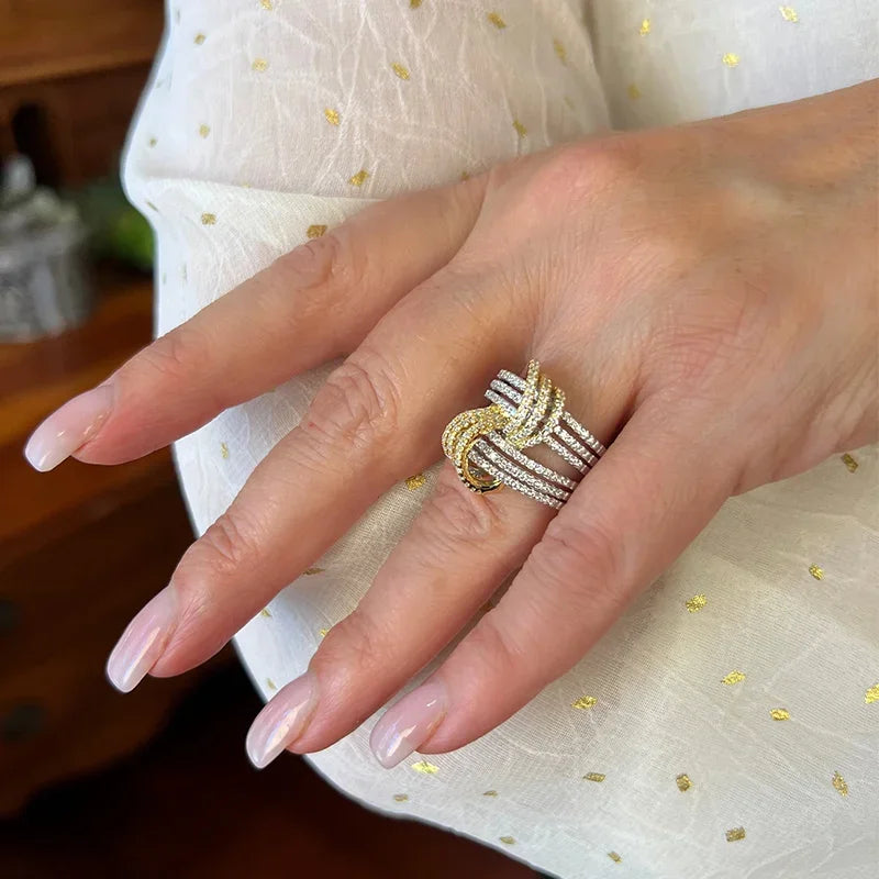 Anillo de Lujo con Circonitas Cúbicas para Mujer