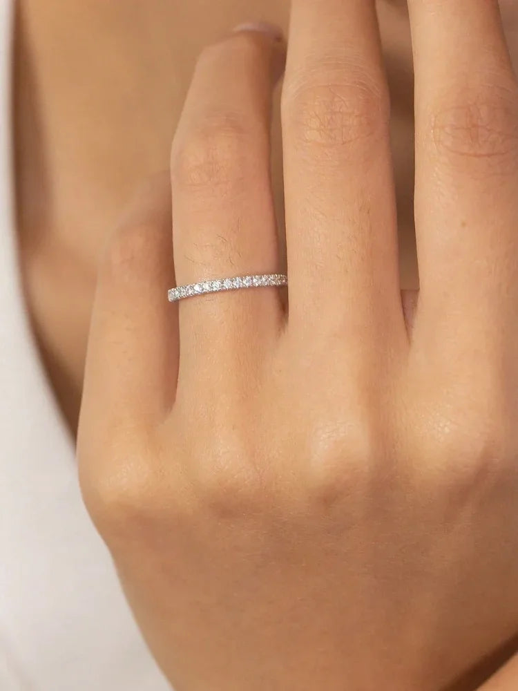 Anillo de Plata de Ley 925 con Circonitas de Lujo